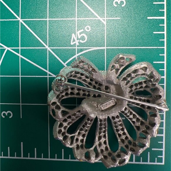 Crown Trifari@ Trifanium Rhinestone Swirl Brooch Silver-Tone Rope-Knot Signed - Picture 6 of 9